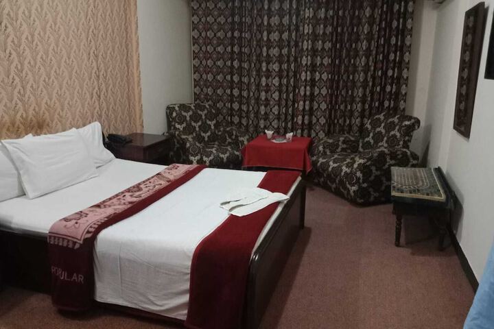 Room 8 of 18