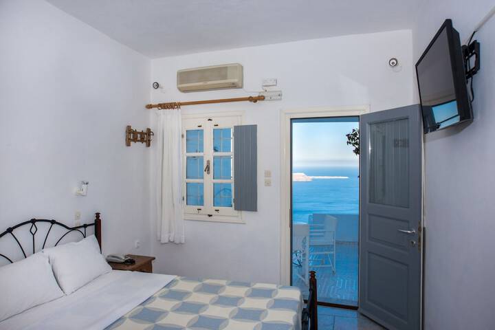 Room 6 of 93