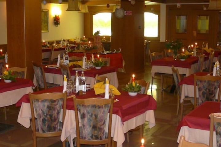 Dining 58 of 76
