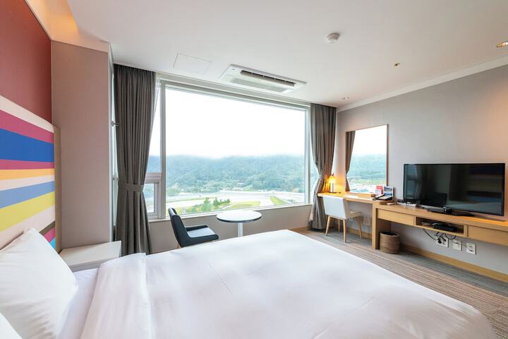 Room 32 of 100