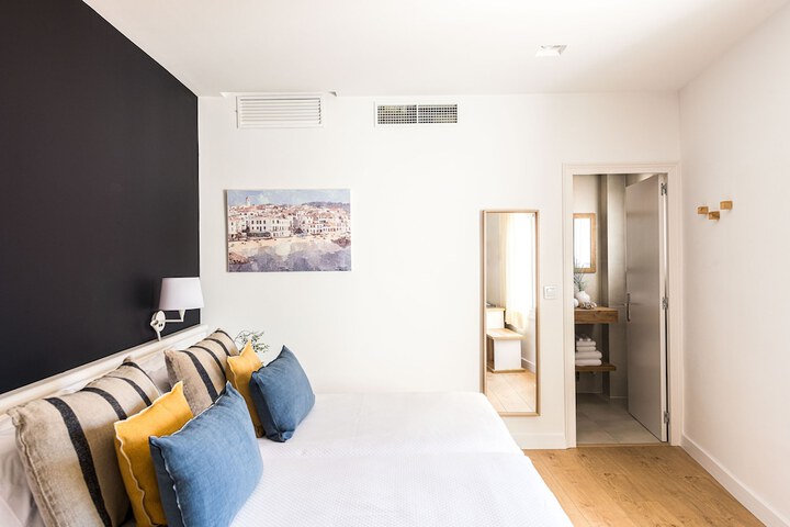 Room 42 of 147