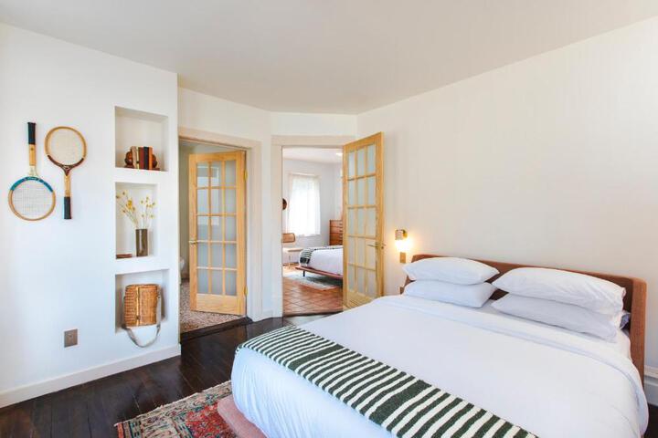 1 Queen Bed (8 of 38)