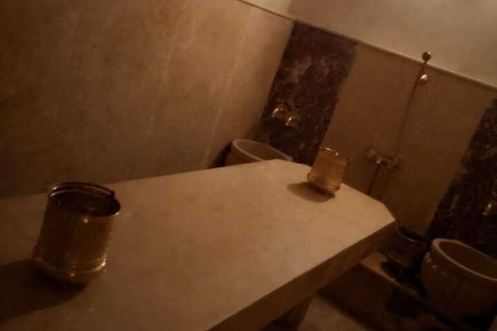 Room 46 of 77