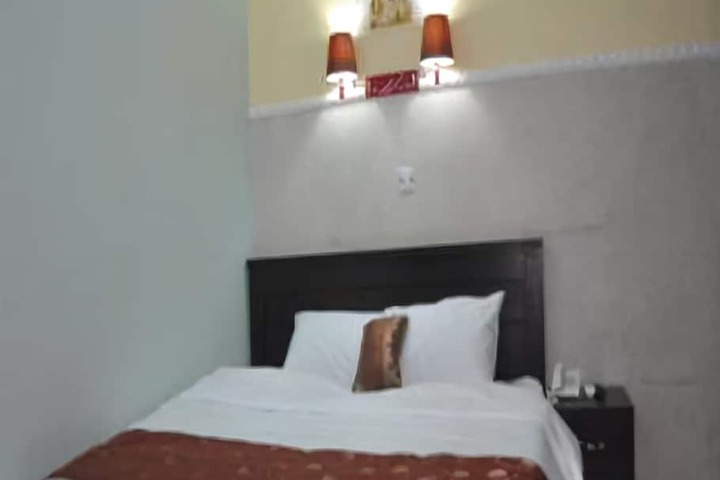 Room 6 of 25