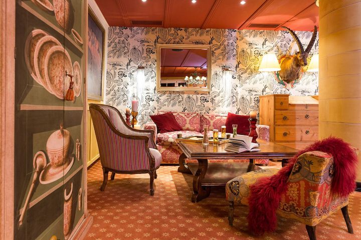 Lounge 54 of 65