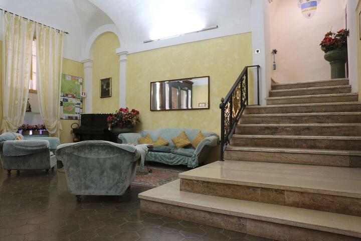 Entrance & Lobby