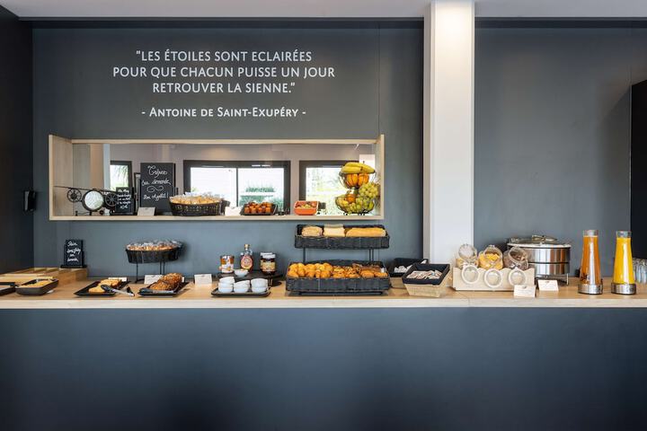 Breakfast/Coffee Service 64 of 77