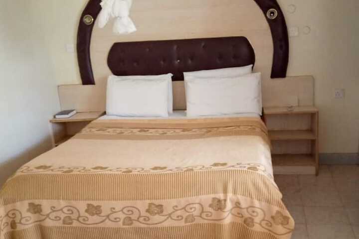 Room 9 of 34