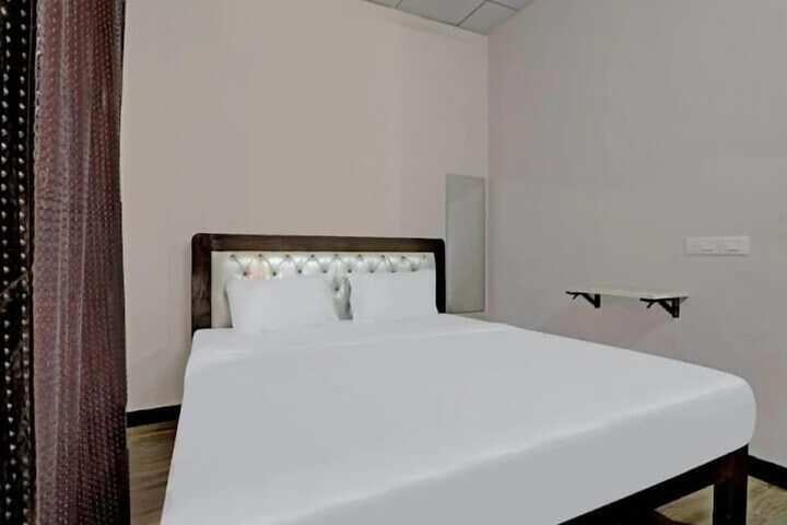 Room 3 of 8