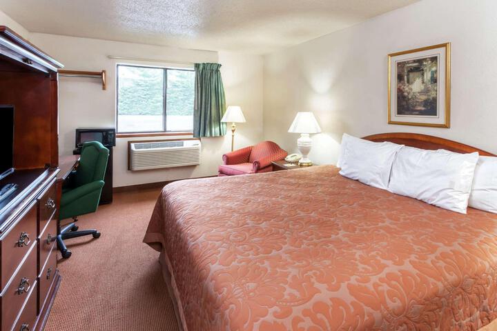 1 King Bed Suite (15 of 17)
