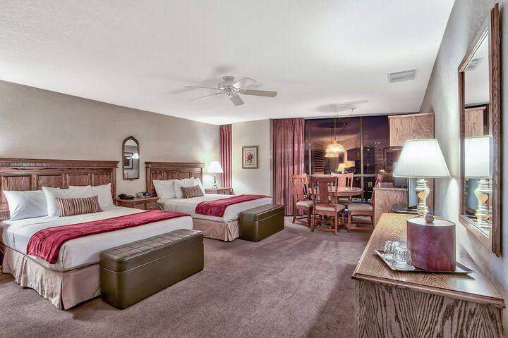 Deluxe Double Queen Room (2 of 4)