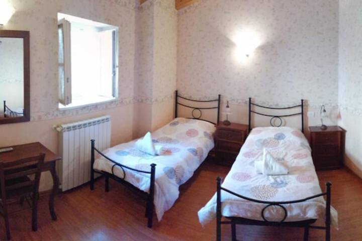 Room 34 of 48