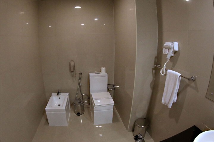 Room 53 of 76