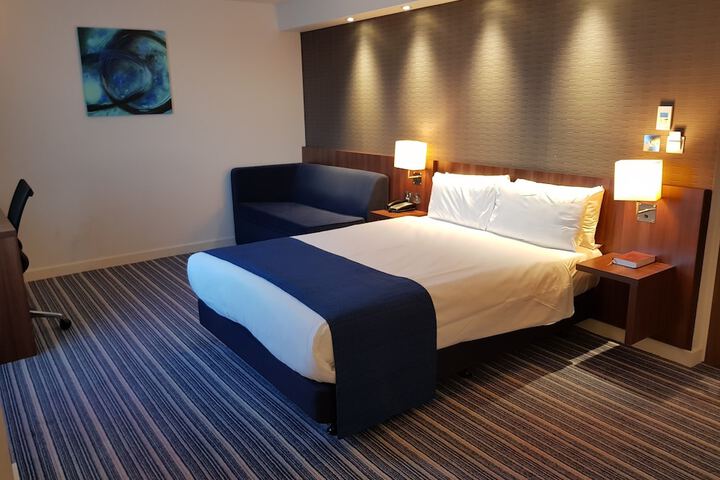 Room 7 of 65