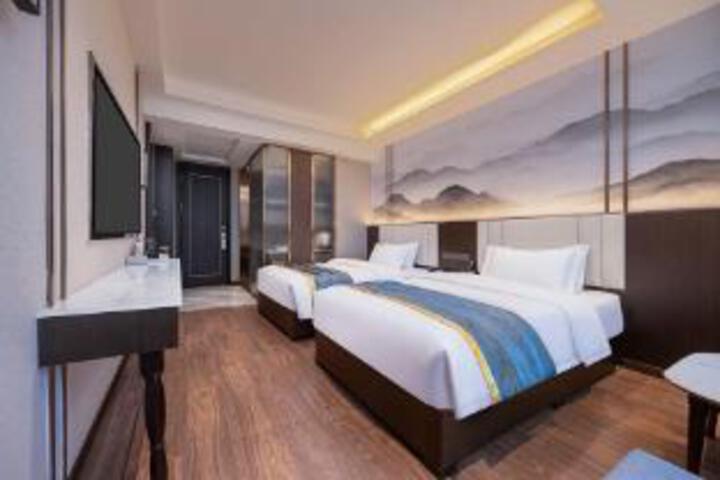 Room 7 of 8