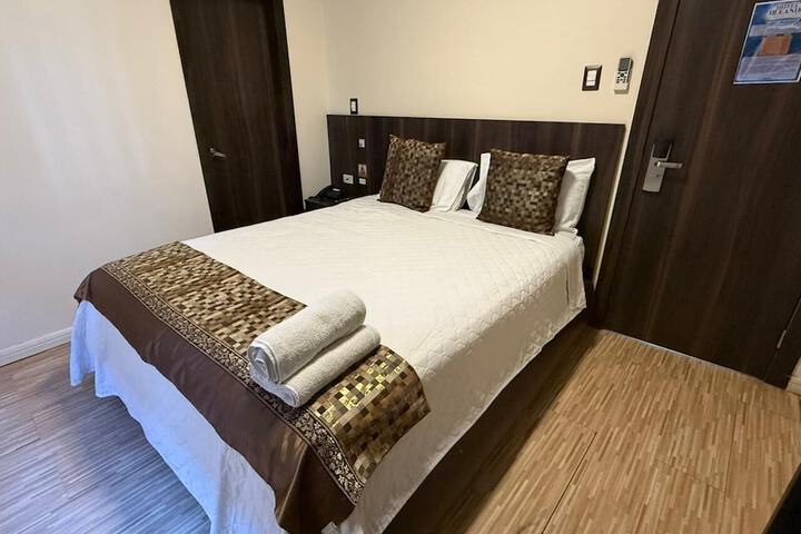 Room 8 of 10