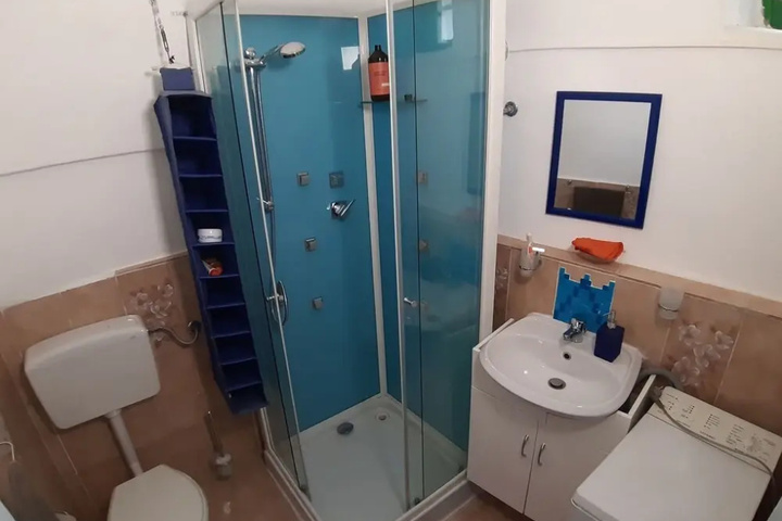 Room 7 of 17