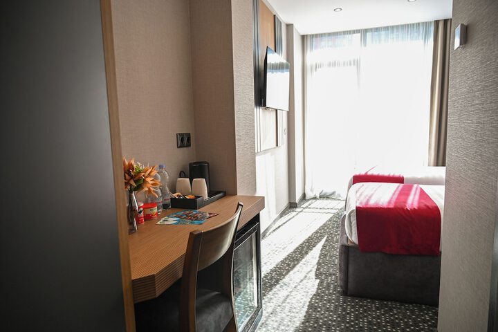 Room 32 of 84
