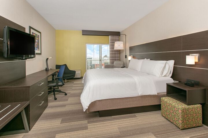 Room 6 of 74