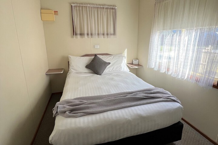 Room 4 of 73