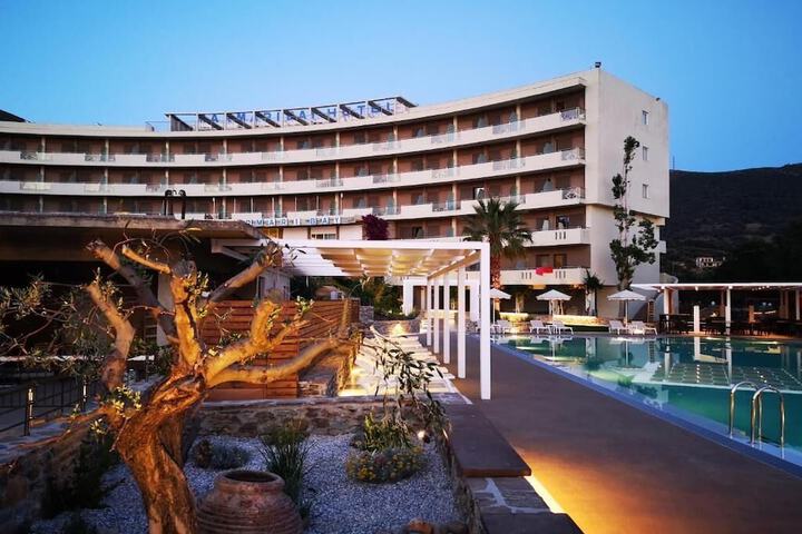 Pool Hotel
