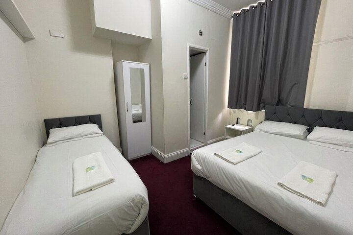 Room 14 of 32