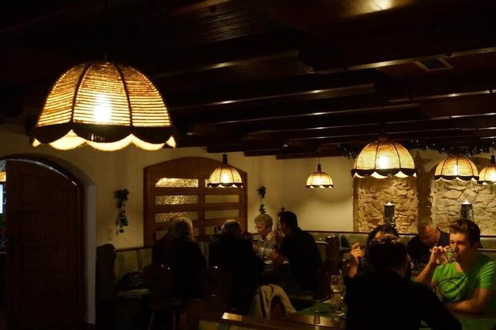 Dining 8 of 12