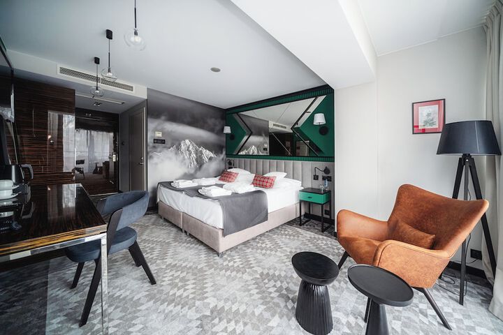 Room 13 of 98