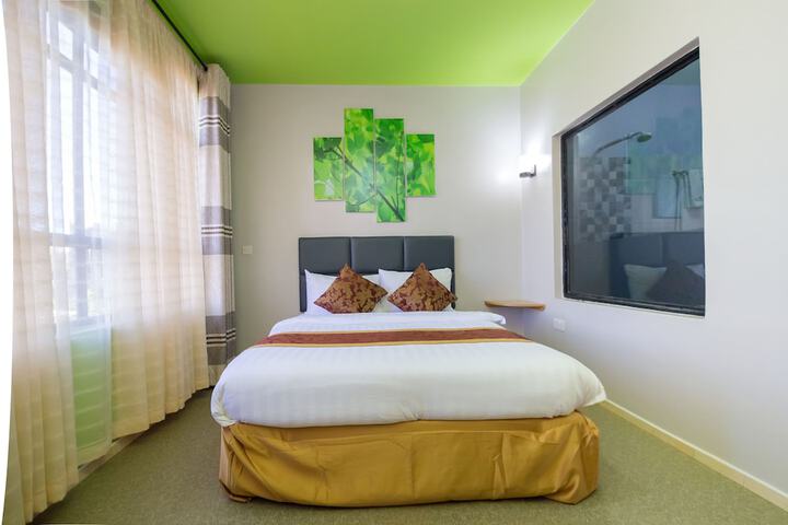 Room 13 of 37
