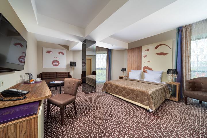 Room 27 of 78