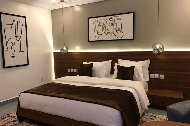 Room 16 of 60