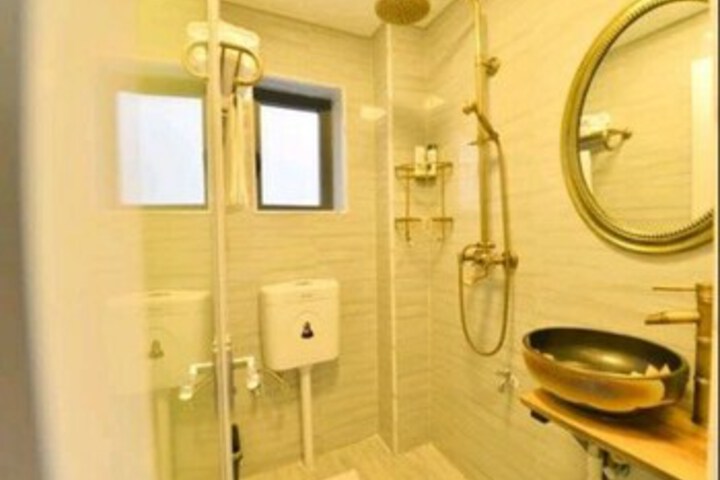 Room 2 of 19