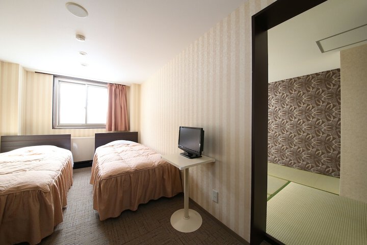Room 11 of 80