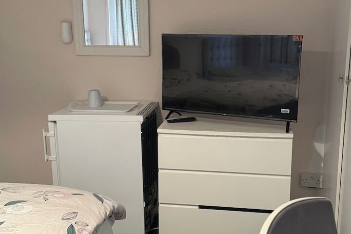 Room 27 of 40