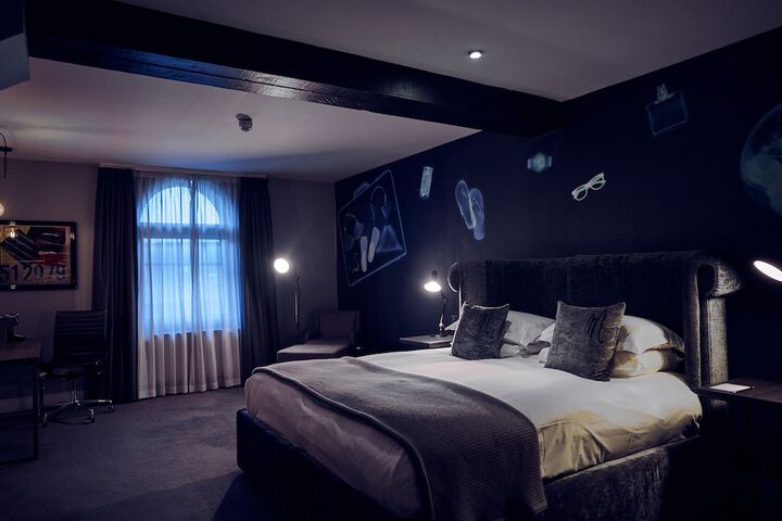 Room 17 of 92