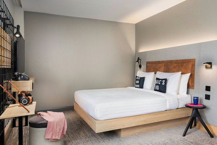 Room 8 of 28