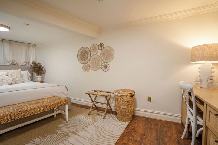Room 42 of 148