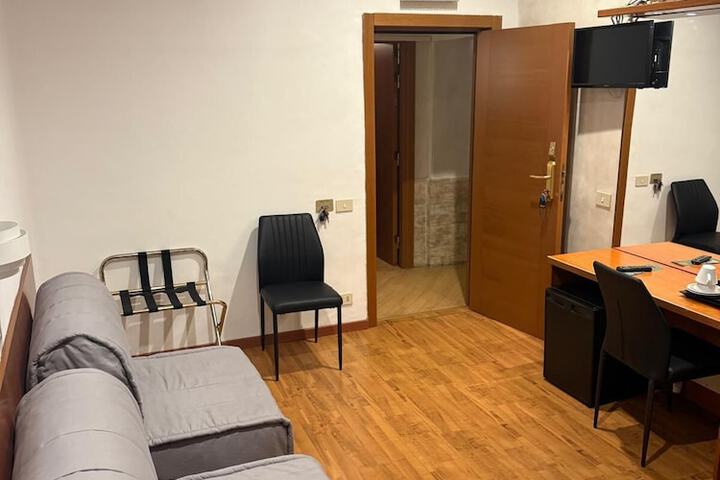Room 105 of 127