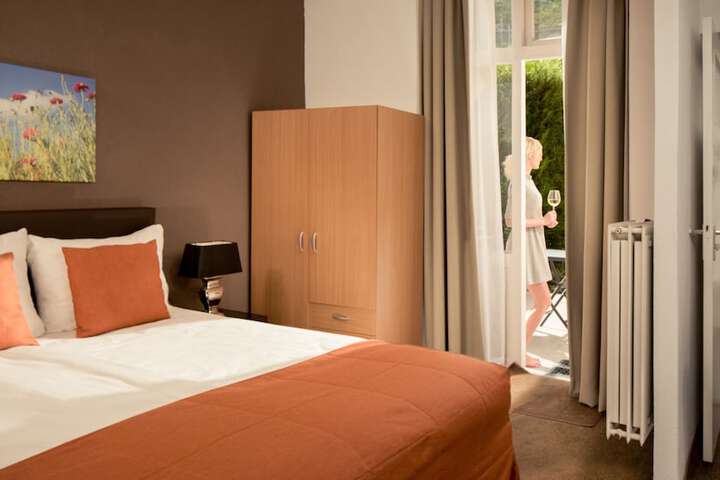 Room 3 of 32