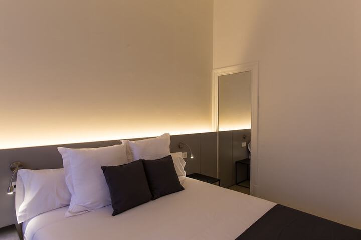 Room 5 of 61