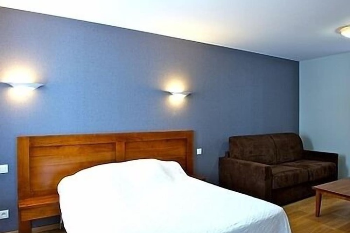 Room 4 of 61