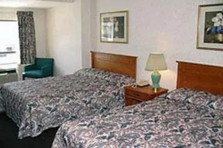 2 Queen Beds (5 of 5)