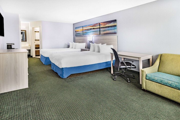 2 Double Beds (9 of 12)