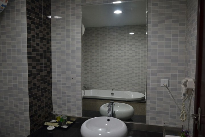 Room 34 of 48