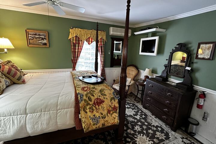 Room 46 of 203