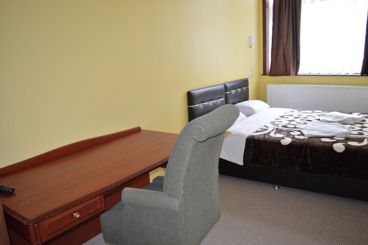 Room 11 of 34