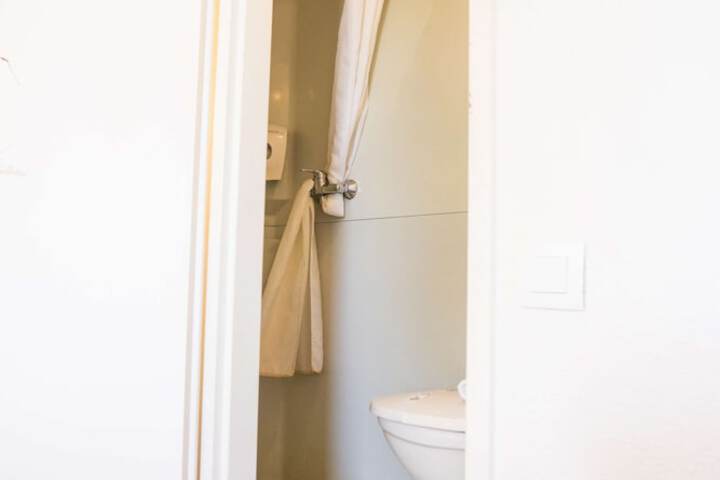 Room 12 of 40