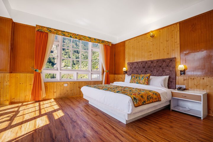 Room 4 of 7
