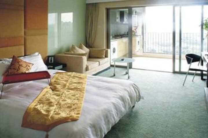 Room 8 of 19