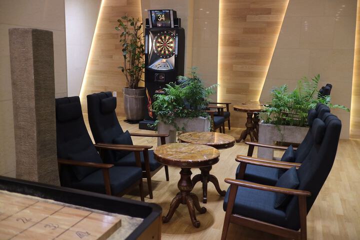 Lounge 44 of 50